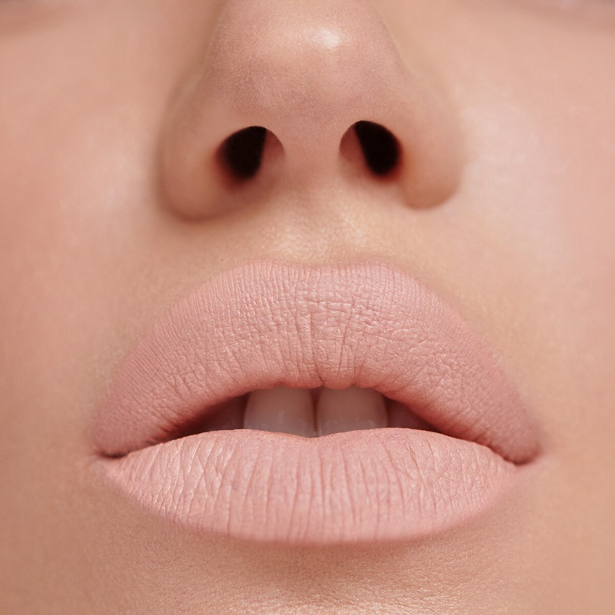 AGAINST ALL ODDS LIQUID LIPSTICK (LABIAL L&Iacute;QUIDO MATE)